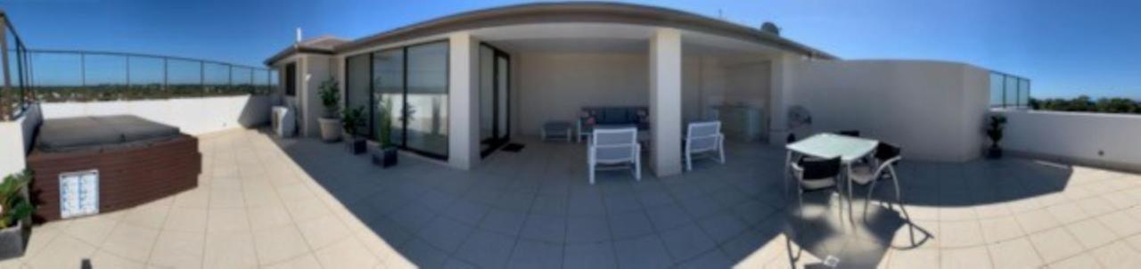 Grand Mercure Allegra Hervey Bay Dış mekan fotoğraf A balcony