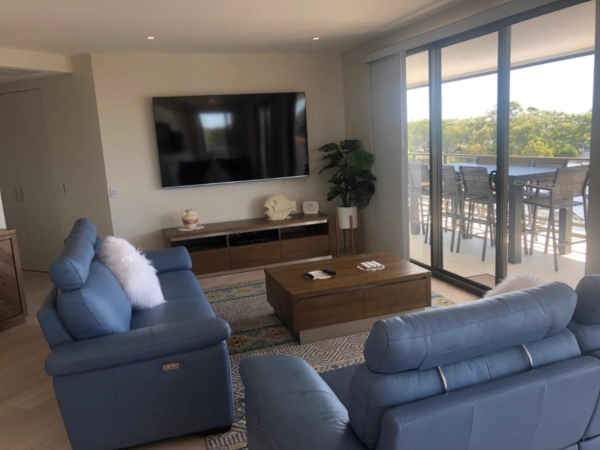 Grand Mercure Allegra Hervey Bay Dış mekan fotoğraf Living room at the Ritz-Carlton, South Beach