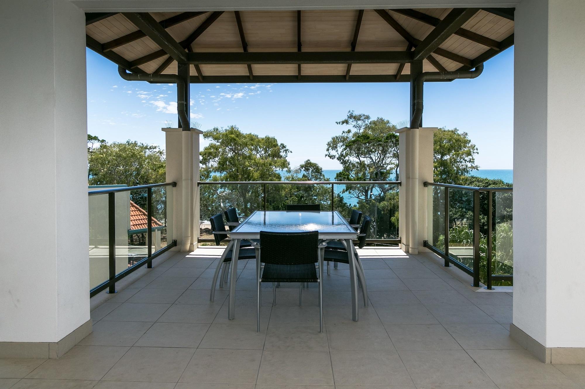 Grand Mercure Allegra Hervey Bay Dış mekan fotoğraf A balcony