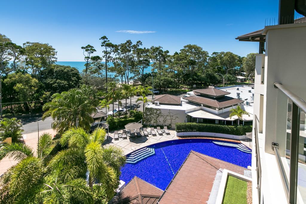 Grand Mercure Allegra Hervey Bay Dış mekan fotoğraf View of the pool at the Mantra on Saltwater Island