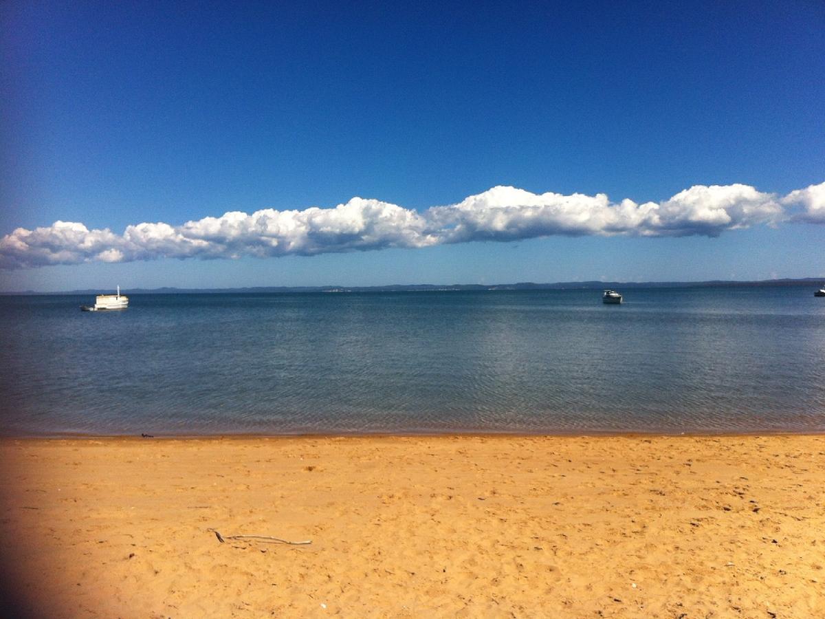Grand Mercure Allegra Hervey Bay Dış mekan fotoğraf View of the bay from the beach