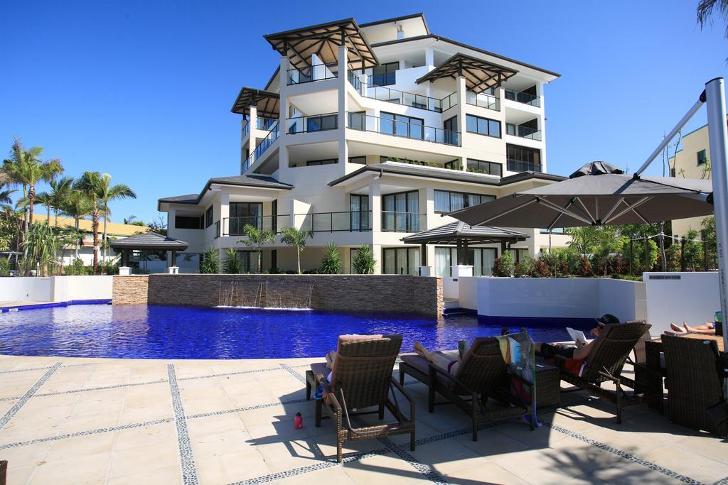 Grand Mercure Allegra Hervey Bay Dış mekan fotoğraf The pool at the Mantra on Saltwater Island