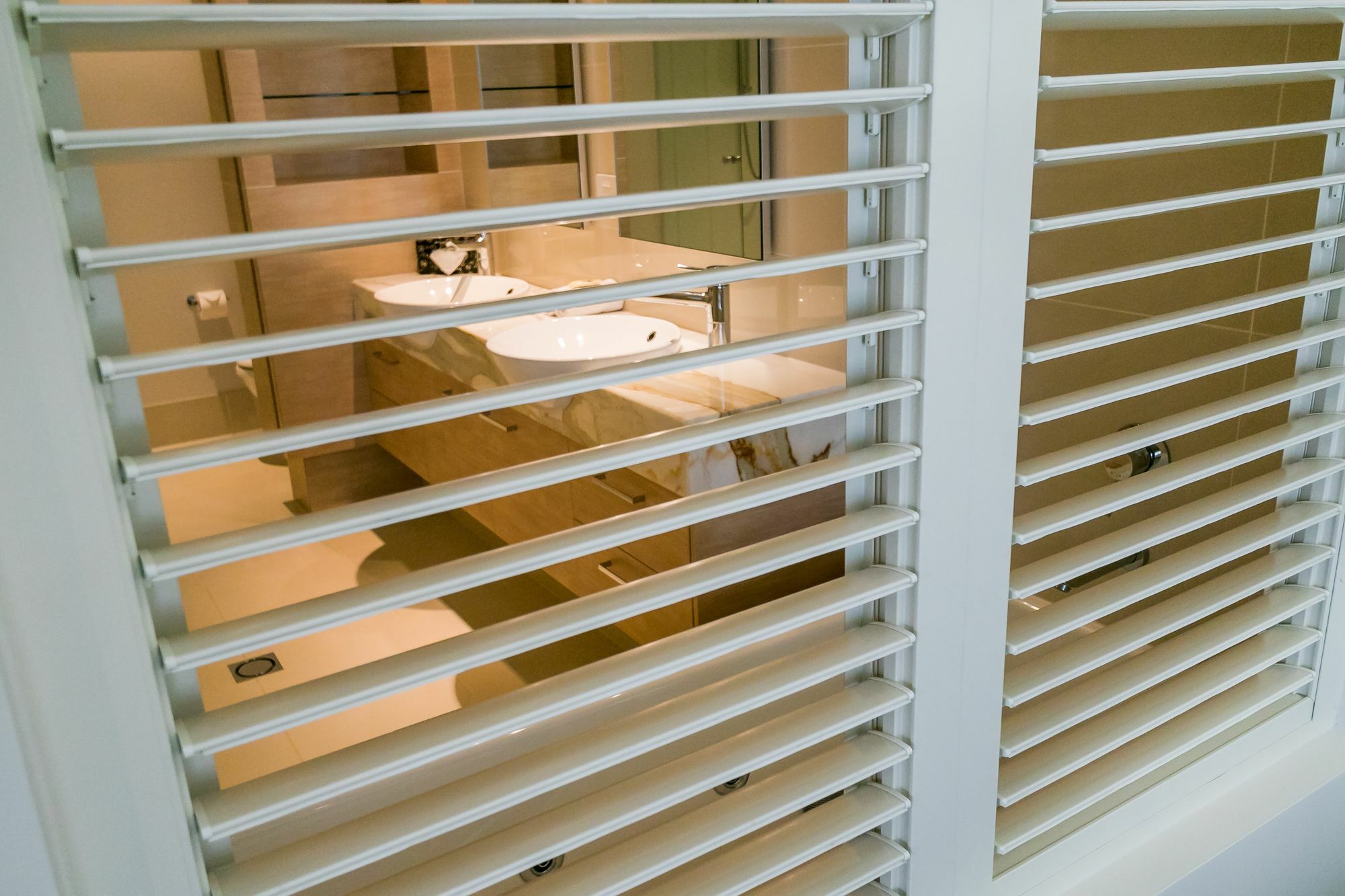 Grand Mercure Allegra Hervey Bay Dış mekan fotoğraf A window shutter