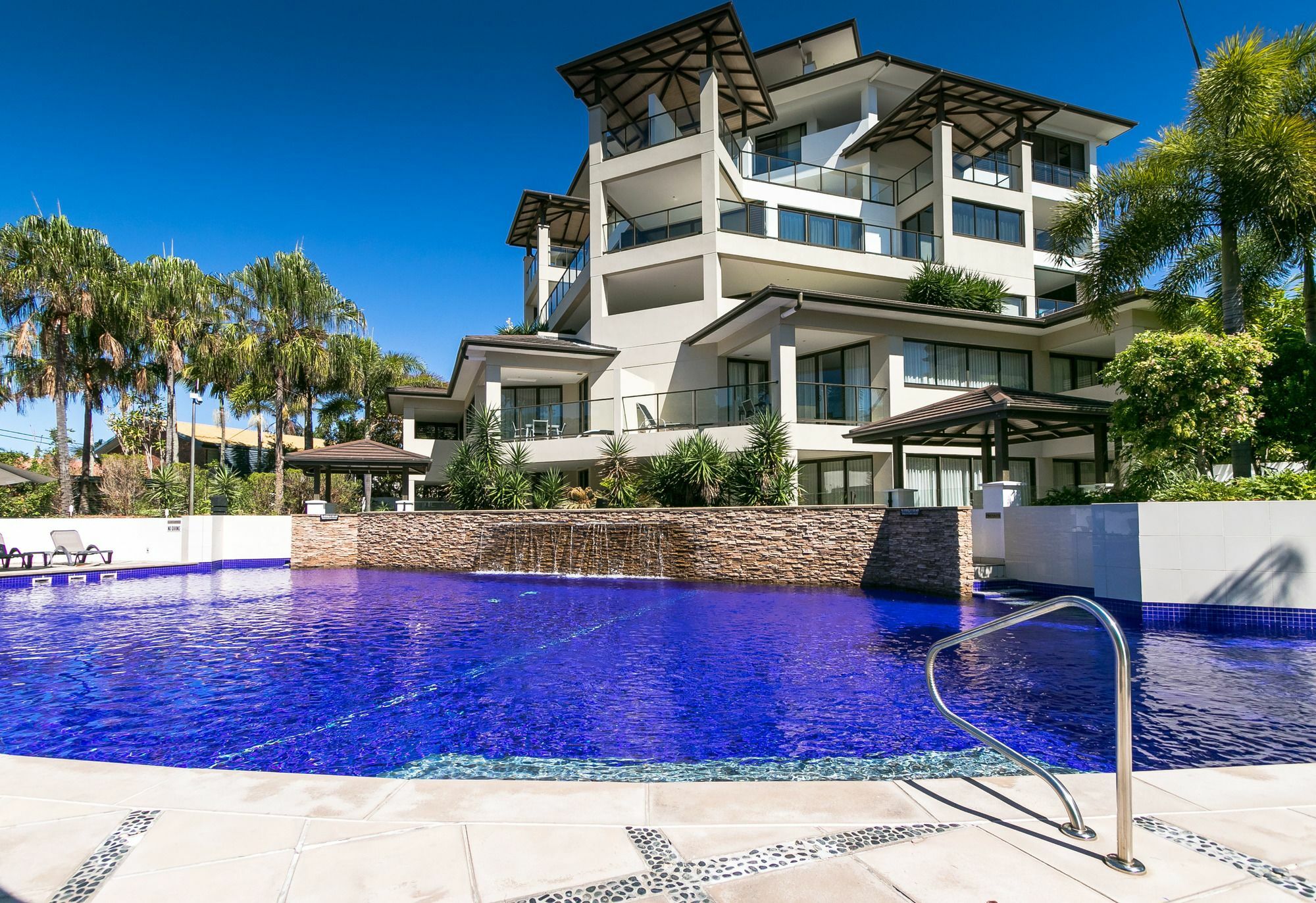 Grand Mercure Allegra Hervey Bay Dış mekan fotoğraf The pool at Peppers Mantra on Saltwater Island